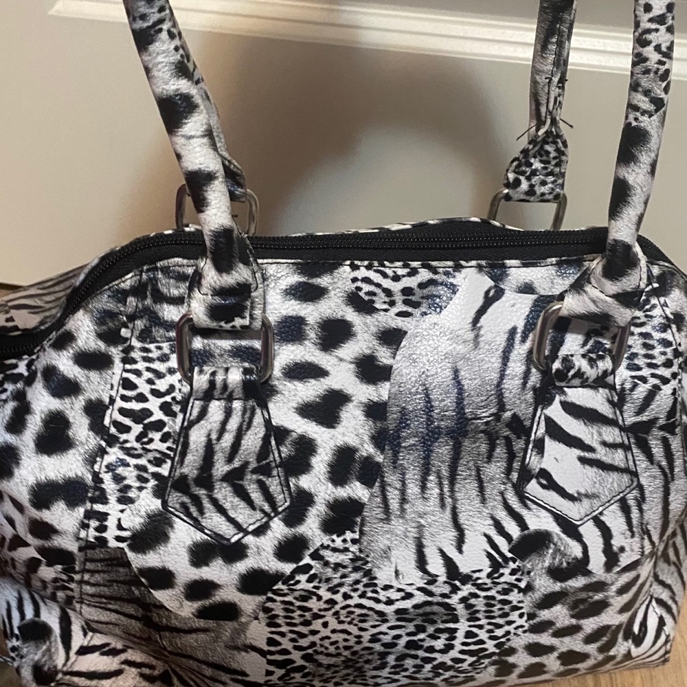 ‼️2/50.00 Rampage Leopard Print Stylish Purse - Picture 3 of 5